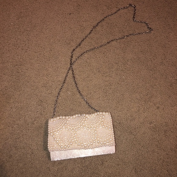 Free w/ bundle! mini pearl clutch - Picture 5 of 5